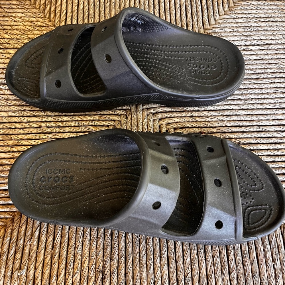 iconic crocs black slip on size 7 men. Size 9 women - Picture 3 of 5